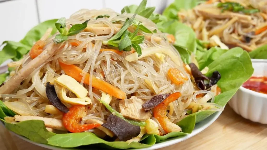 Biến tấu món chay từ mì và bún thêm đặc sắc